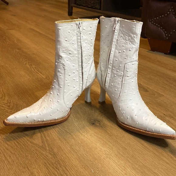 Rudel White Ostrich Skin Pointy Toe Western Ankle Boot size 6 - Picture 5 of 16